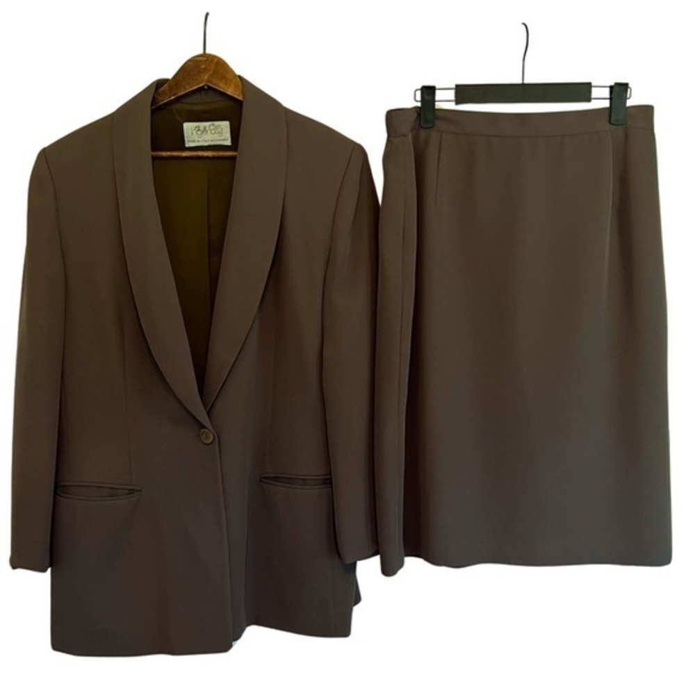 Vintage Women’s Suit with Jacket and Pencil Fitted Power Blazer